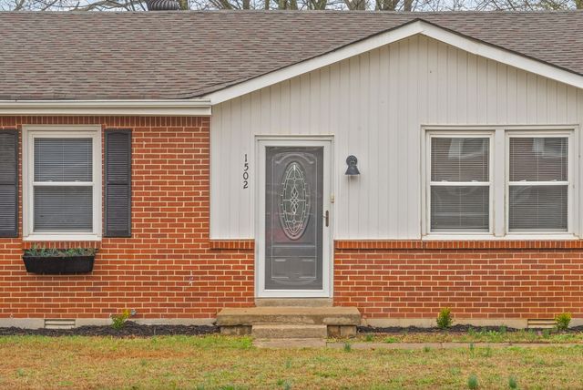 1502 Falcon Dr, Clarksville, TN 37042