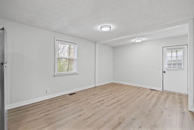 1502 Falcon Dr, Clarksville, TN 37042