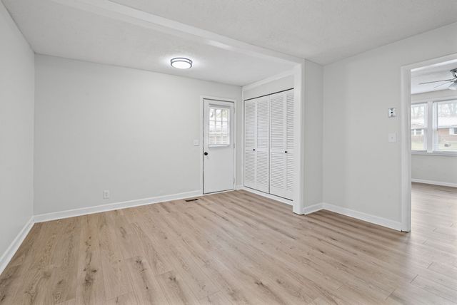 1502 Falcon Dr, Clarksville, TN 37042