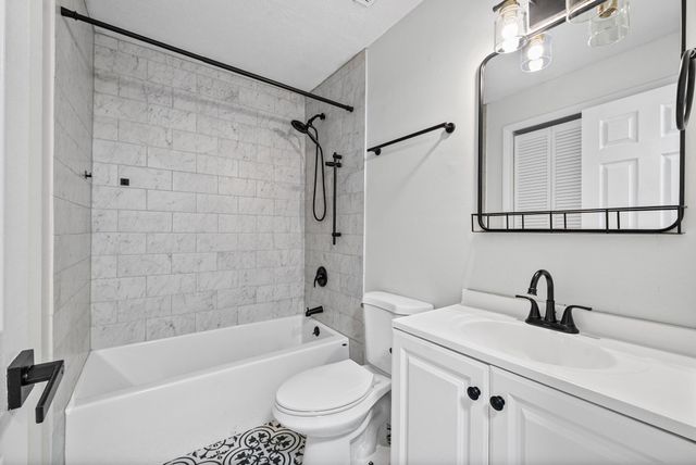 1502 Falcon Dr, Clarksville, TN 37042