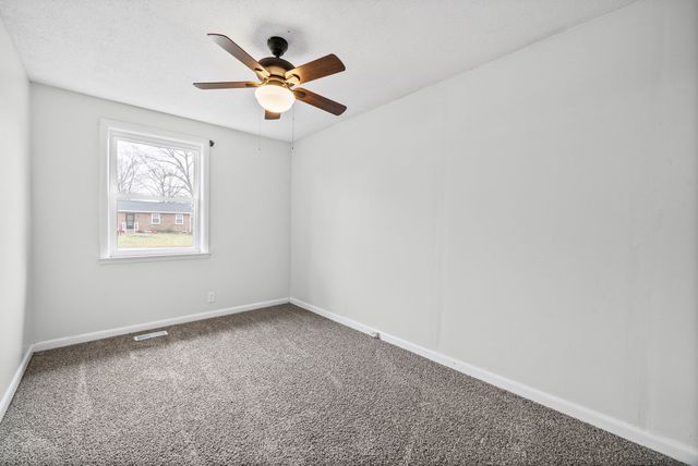 1502 Falcon Dr, Clarksville, TN 37042