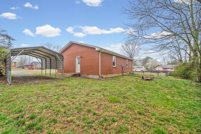 1502 Falcon Dr, Clarksville, TN 37042