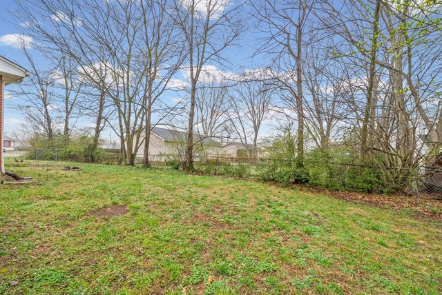 1502 Falcon Dr, Clarksville, TN 37042