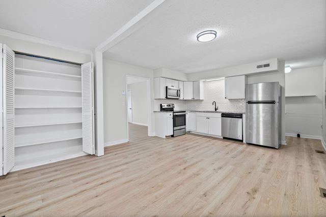 1502 Falcon Dr, Clarksville, TN 37042