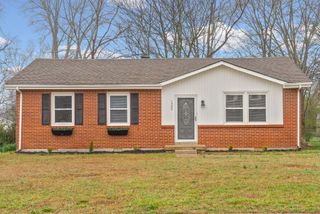 1502 Falcon Dr, Clarksville, TN 37042