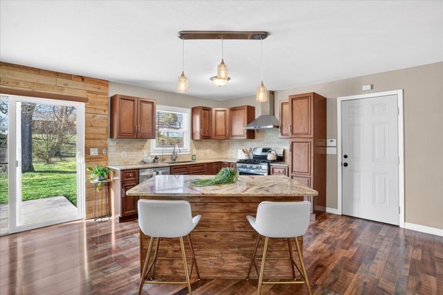 2669 S Catalina Avenue, Springfield, MO 65804