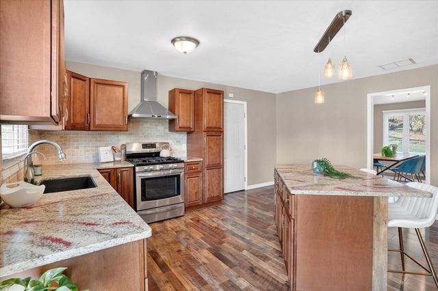 2669 S Catalina Avenue, Springfield, MO 65804