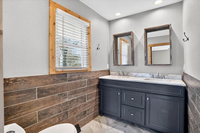 2669 S Catalina Avenue, Springfield, MO 65804