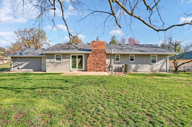 2669 S Catalina Avenue, Springfield, MO 65804