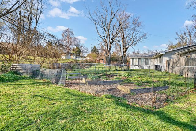 2669 S Catalina Avenue, Springfield, MO 65804