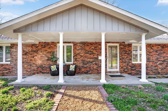 2669 S Catalina Avenue, Springfield, MO 65804