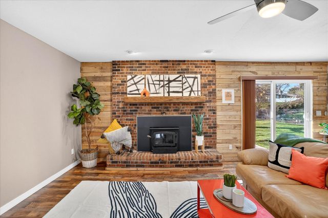 2669 S Catalina Avenue, Springfield, MO 65804