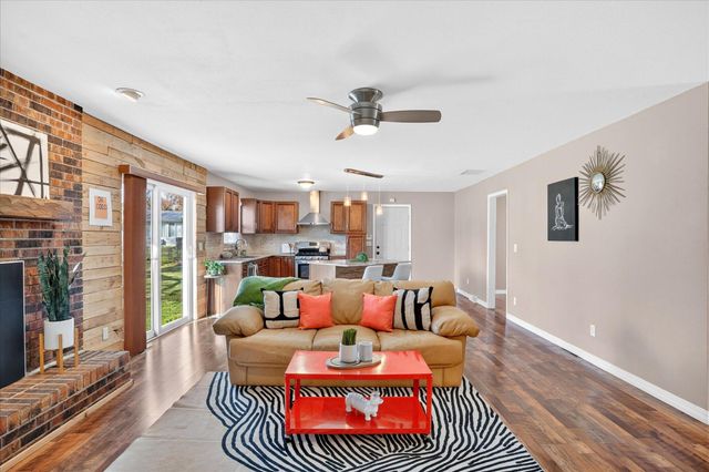 2669 S Catalina Avenue, Springfield, MO 65804