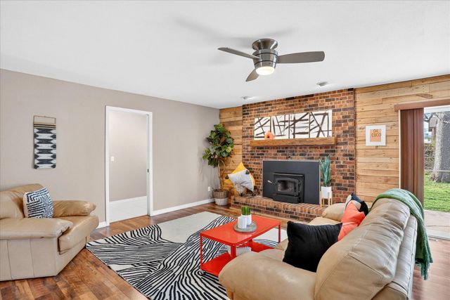 2669 S Catalina Avenue, Springfield, MO 65804