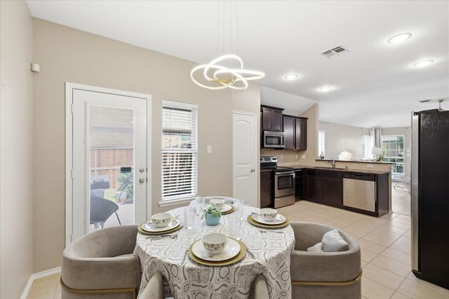 8632 Trailblazer Drive, Cross Roads, TX 76227