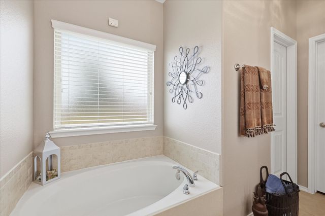 8632 Trailblazer Drive, Cross Roads, TX 76227