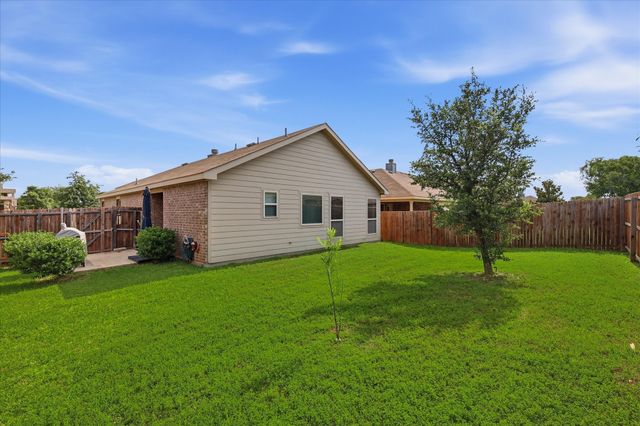 8632 Trailblazer Drive, Cross Roads, TX 76227