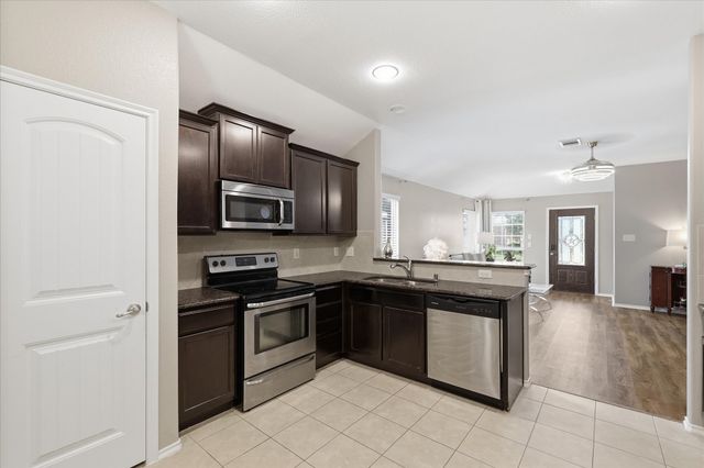 8632 Trailblazer Drive, Cross Roads, TX 76227