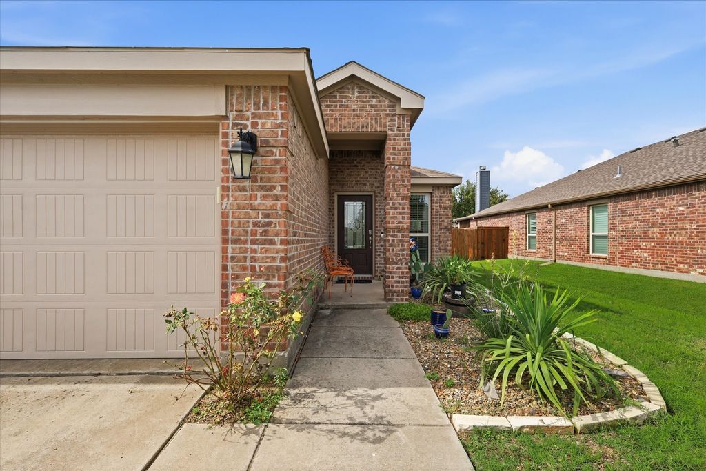 8632 Trailblazer Drive, Cross Roads, TX 76227