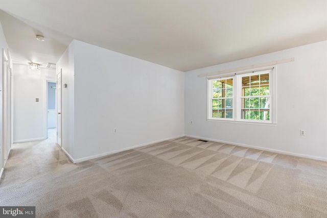 11858 MOHICAN RD, Woodbridge, VA 22192