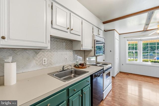 11858 MOHICAN RD, Woodbridge, VA 22192