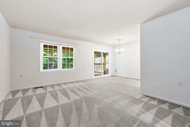 11858 MOHICAN RD, Woodbridge, VA 22192