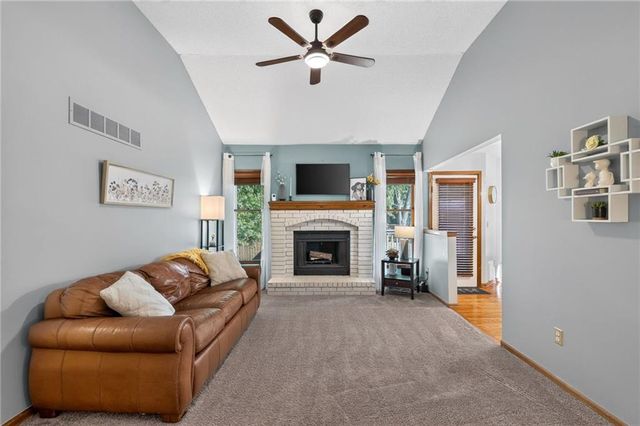 8819 NE 74th Terrace, Kansas City, MO 64158