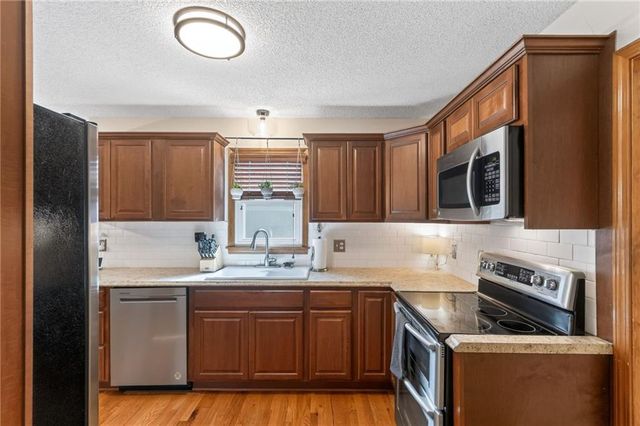 8819 NE 74th Terrace, Kansas City, MO 64158