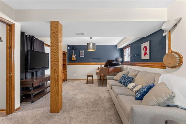 8819 NE 74th Terrace, Kansas City, MO 64158