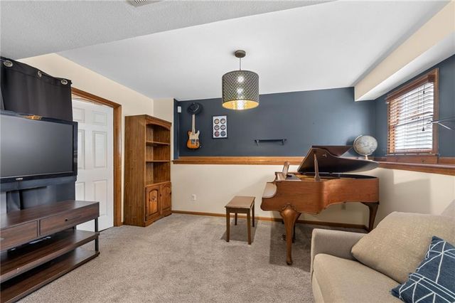 8819 NE 74th Terrace, Kansas City, MO 64158