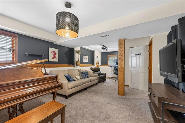 8819 NE 74th Terrace, Kansas City, MO 64158