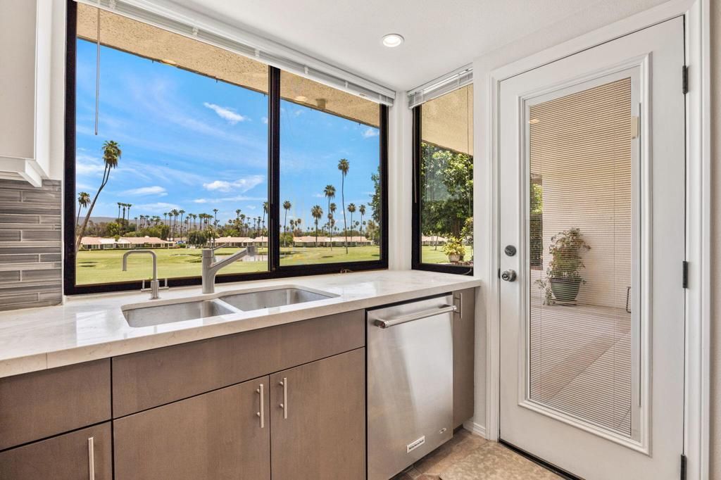Image 3 of property listing at 85 Calle Encinitas, Rancho Mirage, CA 92270
