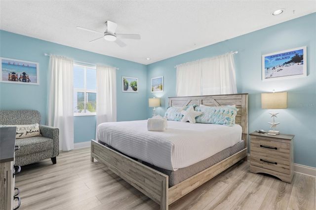 207 71ST STREET E, Holmes Beach, FL 34217