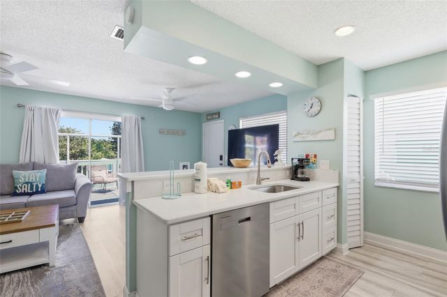 207 71ST STREET E, Holmes Beach, FL 34217