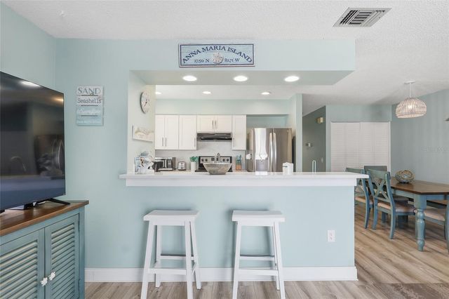 207 71ST STREET E, Holmes Beach, FL 34217