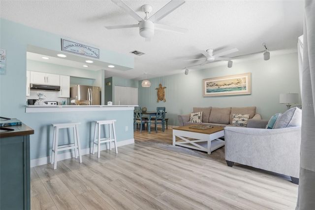 207 71ST STREET E, Holmes Beach, FL 34217