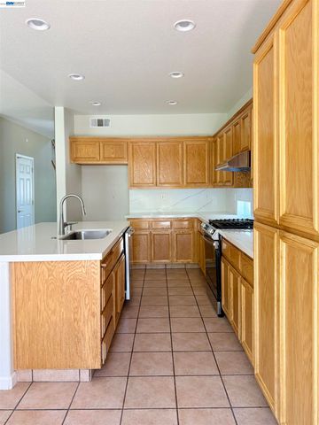 852 Meadow View Dr, Richmond, CA 94806