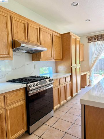 852 Meadow View Dr, Richmond, CA 94806