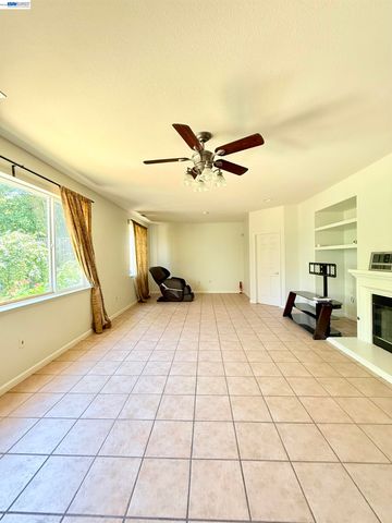 852 Meadow View Dr, Richmond, CA 94806