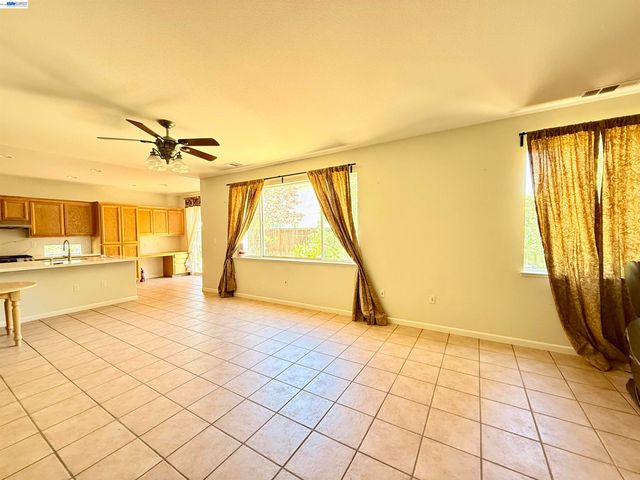 852 Meadow View Dr, Richmond, CA 94806