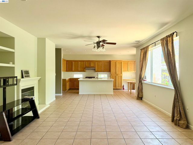 852 Meadow View Dr, Richmond, CA 94806