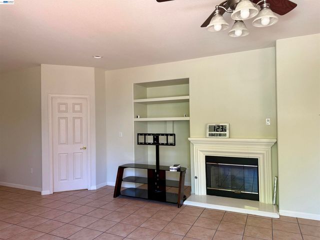 852 Meadow View Dr, Richmond, CA 94806