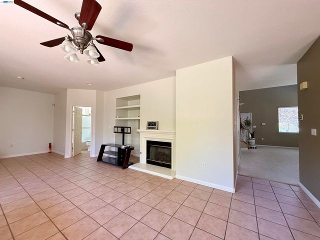 852 Meadow View Dr, Richmond, CA 94806