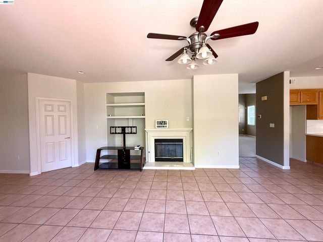 852 Meadow View Dr, Richmond, CA 94806