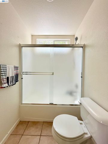852 Meadow View Dr, Richmond, CA 94806