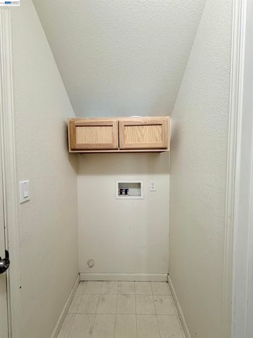 852 Meadow View Dr, Richmond, CA 94806