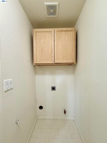 852 Meadow View Dr, Richmond, CA 94806