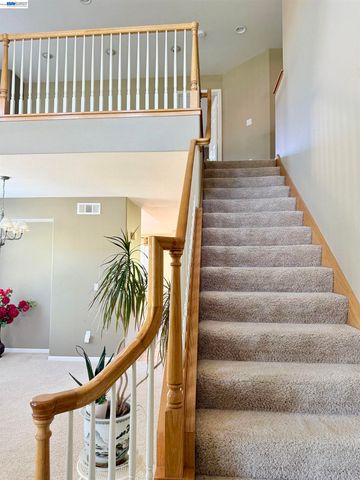 852 Meadow View Dr, Richmond, CA 94806