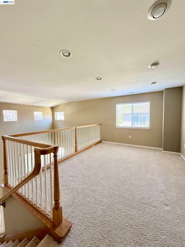 852 Meadow View Dr, Richmond, CA 94806