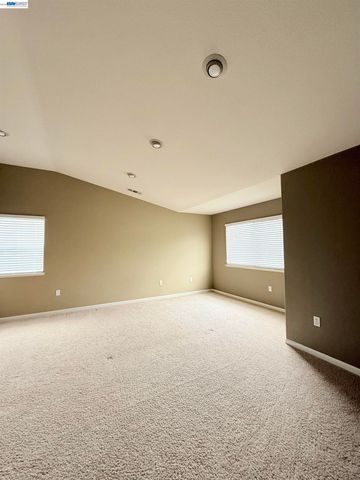 852 Meadow View Dr, Richmond, CA 94806